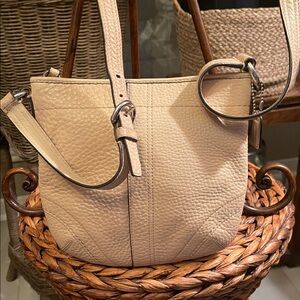 Authentic Coach Pebble Elegant Tan Leather Shoulder Bag